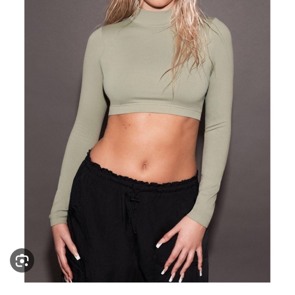 B.DY garage mock neck top in colour BLACK - Picture 3 of 4